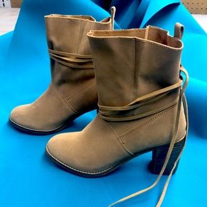 Toms suede Boots *BRAND NEW*